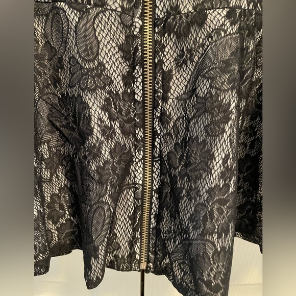 Lace peplum top - Picture 6 of 7